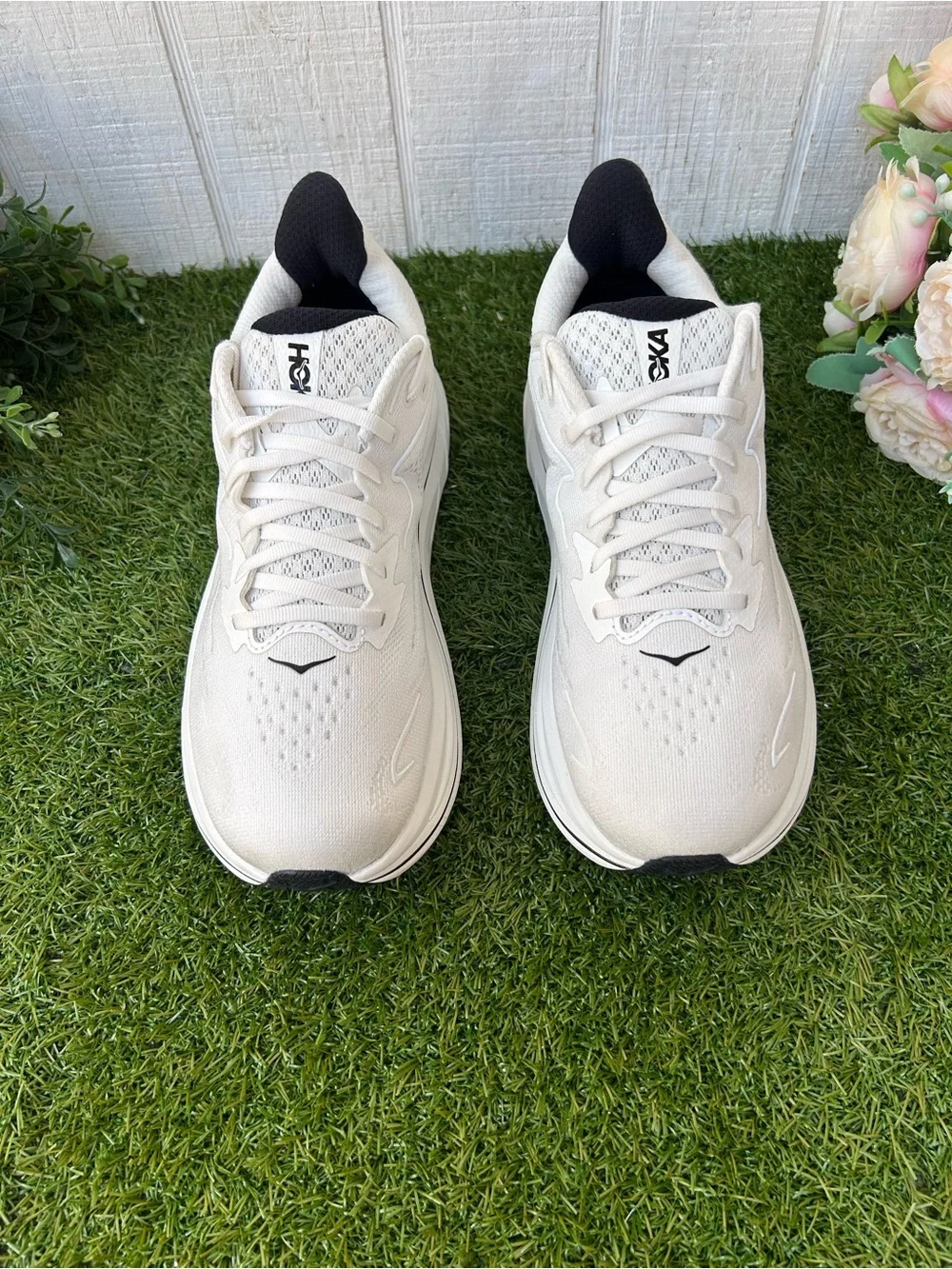 Hoka Clifton 10 Men Running Shoes White/Black US 8D women 9.5 unisex gently used